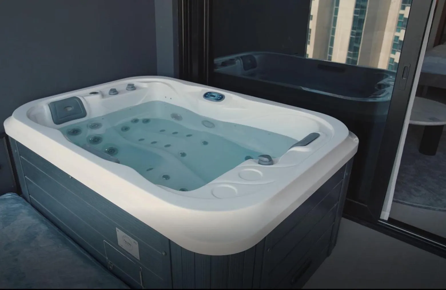 Luxury - Burj Khalifa View - Private Jacuzzi Apartment Dubai