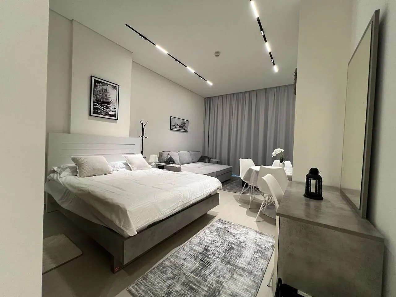 Luxury - Burj Khalifa View - Private Jacuzzi 0*, ドバイ アラブ首長国連邦